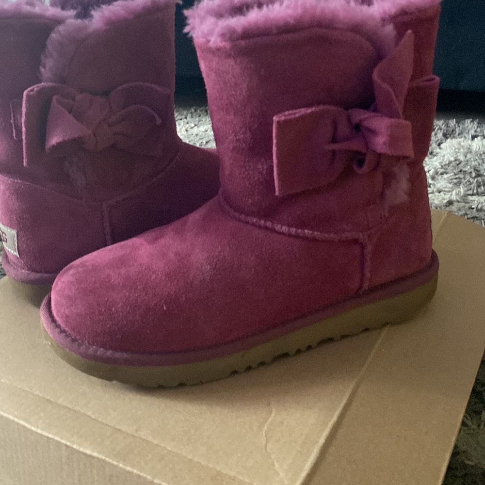 Ugg - Picture 2 of 2